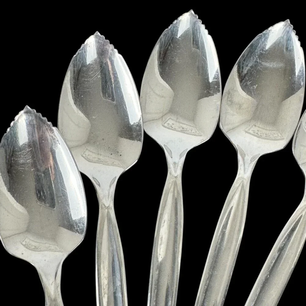 Wm Rogers Co Stainless Grapefruit Spoon Set of 8 USA Silverware Dining Citrus